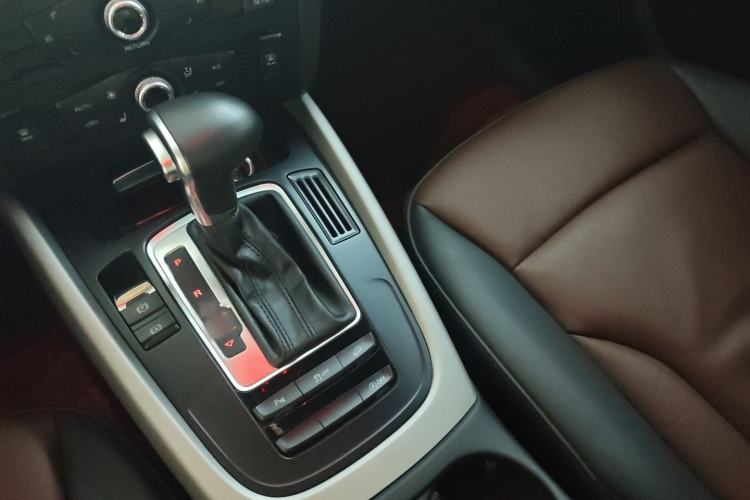 Used Audi Q5 2017 Plus 40 TFSI Ambition Model Gear Lever