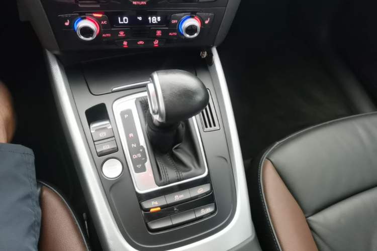 Used Audi Q5 2017 40 TFSI Technology Edition Gear Lever
