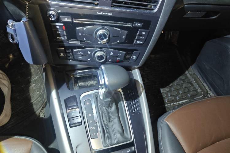 Used Audi Q5 2017 Plus 40 TFSI Ambition Model Gear Lever