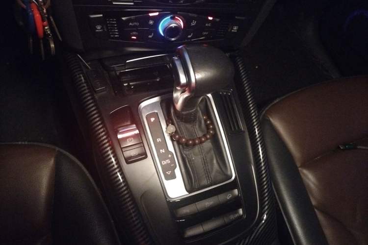 Used Audi Q5 2017 Plus 40 TFSI Ambition Model Gear Lever