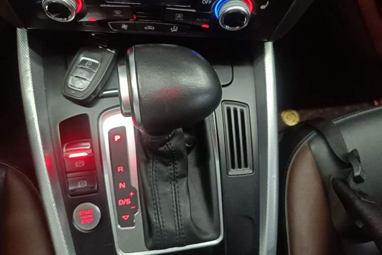 Used Audi Q5 2017 Plus 40 TFSI Technology Model Gear Lever