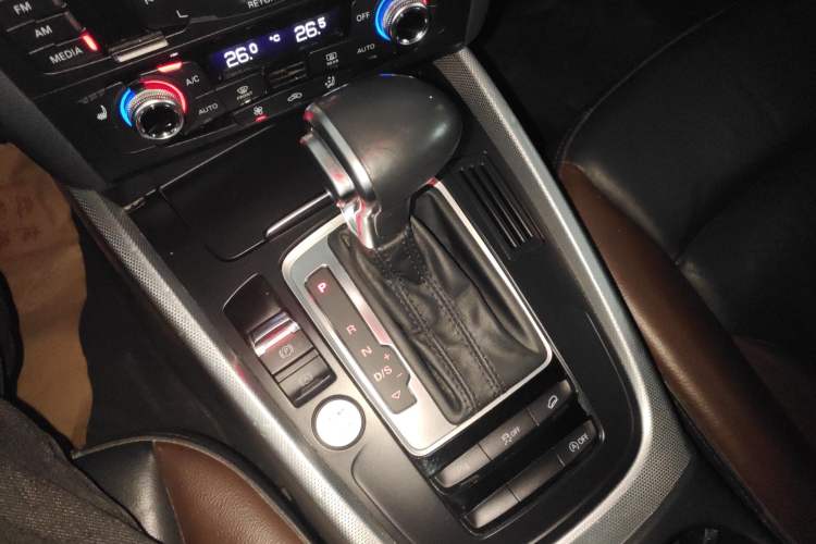 Used Audi Q5 2017 Plus 40 TFSI Technology Model Gear Lever