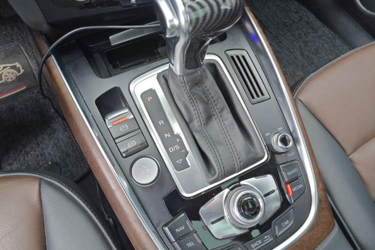 Used Audi Q5 2017 40 TFSI Comfort Model Gear Lever