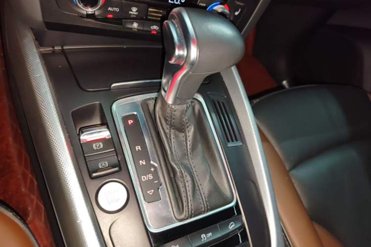 Used Audi Q5 2017 Plus 40 TFSI Technology Model Gear Lever