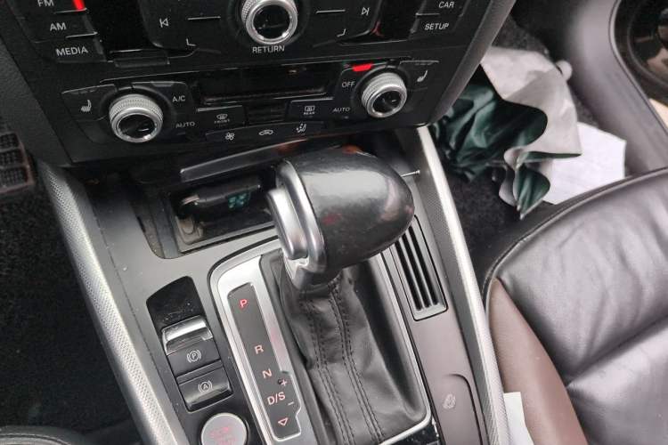 Used Audi Q5 2017 40 TFSI Technology Edition Gear Lever