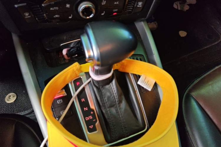 Used Audi Q5 2017 40 TFSI Ambition Edition Gear Lever
