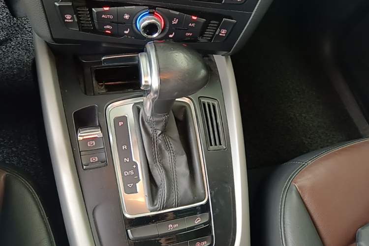 Used Audi Q5 2017 40 TFSI Ambition Edition Gear Lever