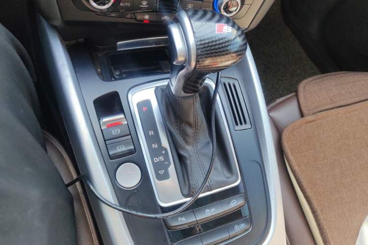 Used Audi Q5 2017 40 TFSI Technology Edition Gear Lever
