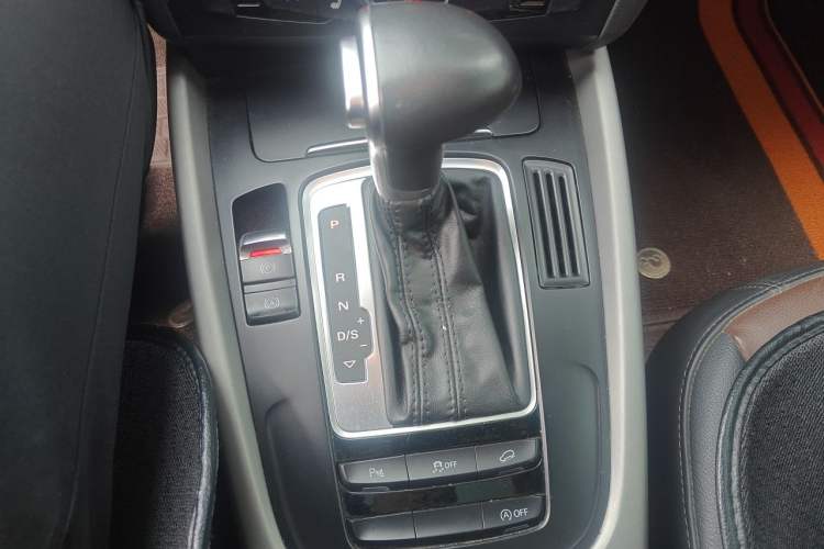 Used Audi Q5 2017 Plus 40 TFSI Ambition Model Gear Lever