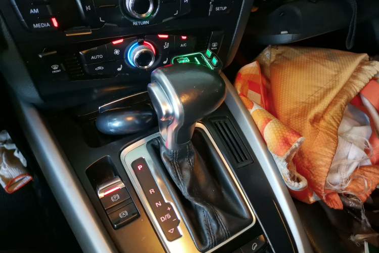 Used Audi Q5 2017 Plus 40 TFSI Ambition Model Gear Lever