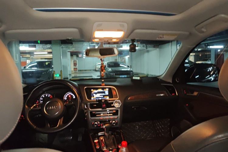 Used Audi Q5 2017 Plus 40 TFSI Comfort Model Headliner