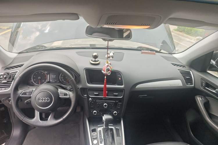 Used Audi Q5 2017 Plus 40 TFSI Technology Model Headliner