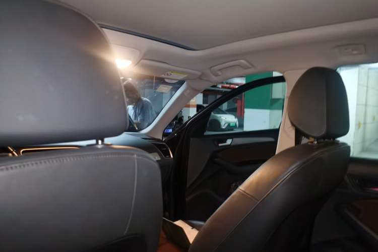 Used Audi Q5 2017 Plus 40 TFSI Ambition Model Headliner