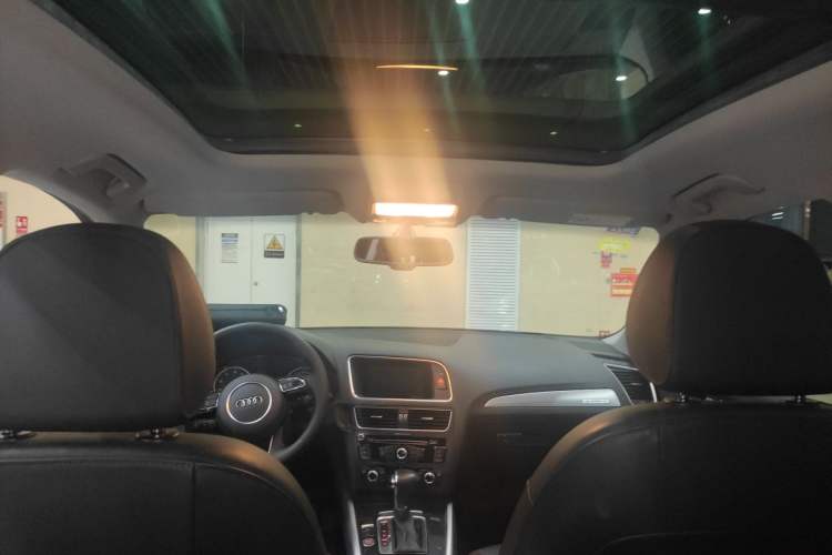 Used Audi Q5 2017 Plus 40 TFSI Comfort Model Headliner
