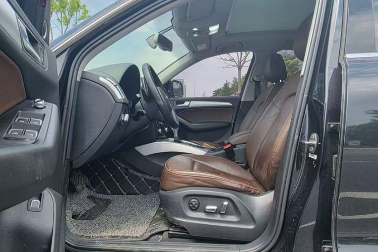 Used Audi Q5 2017 40 TFSI Technology Edition Interior 1