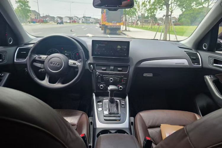 Used Audi Q5 2017 40 TFSI Technology Edition Interior 2