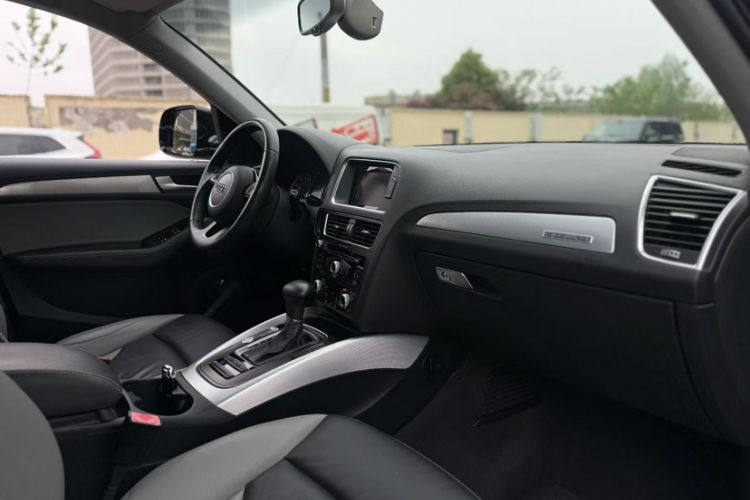 Used Audi Q5 2017 Plus 40 TFSI Technology Model Interior 2