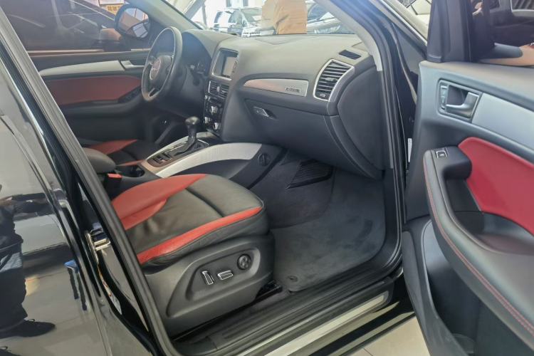 Used Audi Q5 2017 Plus 40 TFSI Technology Model Interior 2