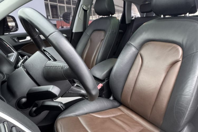 Used Audi Q5 2017 Plus 40 TFSI Ambition Model Interior 2