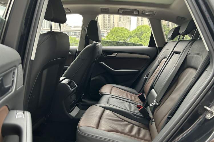 Used Audi Q5 2017 40 TFSI Ambition Edition Interior 2