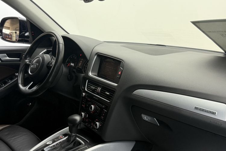 Used Audi Q5 2017 Plus 40 TFSI Technology Model Interior 3