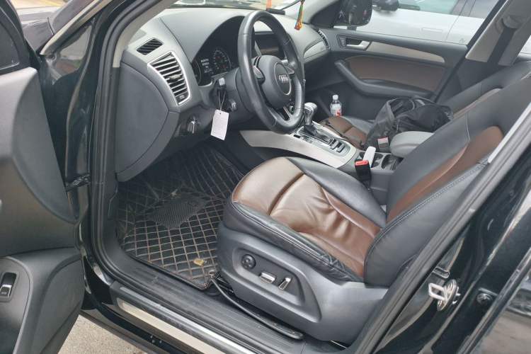 Used Audi Q5 2017 40 TFSI Ambition Edition Interior 3