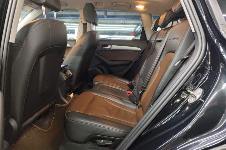 Used Audi Q5 2017 Plus 40 TFSI Ambition Model Interior 4