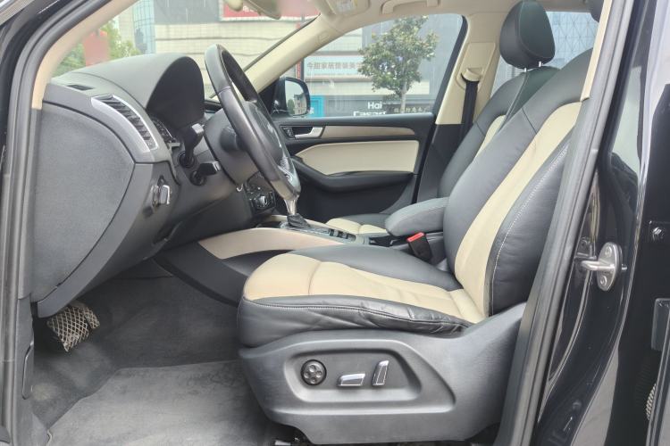 Used Audi Q5 2017 40 TFSI Ambition Edition Interior 4