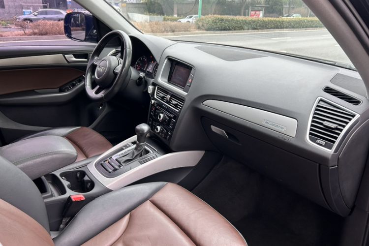 Used Audi Q5 2017 Plus 40 TFSI Ambition Model Interior 4