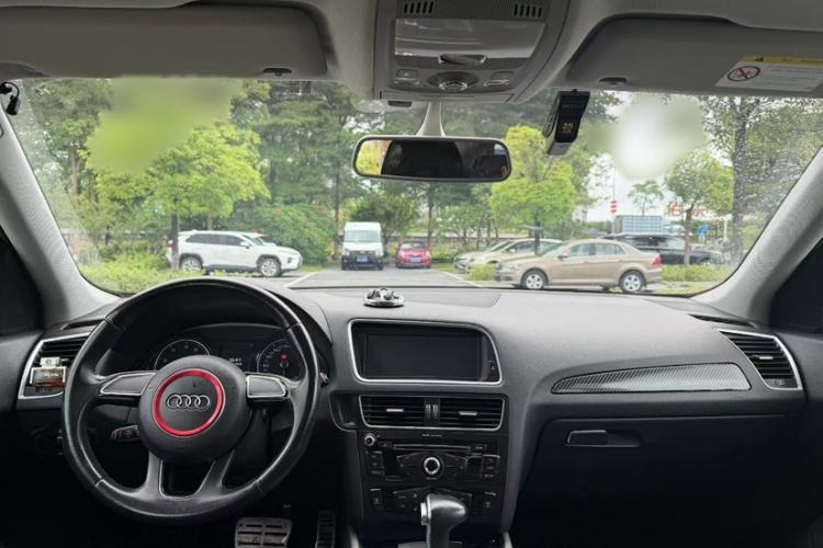 Used Audi Q5 2017 40 TFSI Ambition Edition Interior 4
