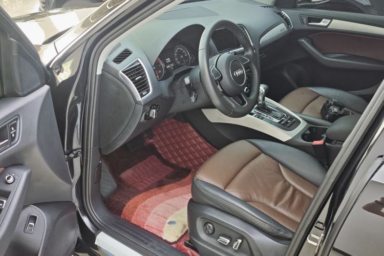 Used Audi Q5 2017 Plus 40 TFSI Ambition Model Interior 4