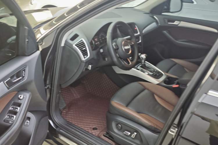 Used Audi Q5 2017 Plus 40 TFSI Technology Model Interior 5