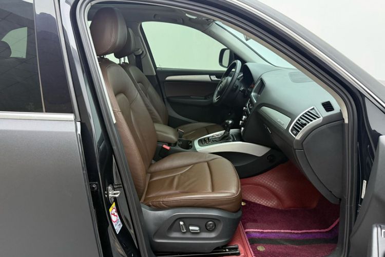 Used Audi Q5 2017 40 TFSI Technology Edition Interior 6