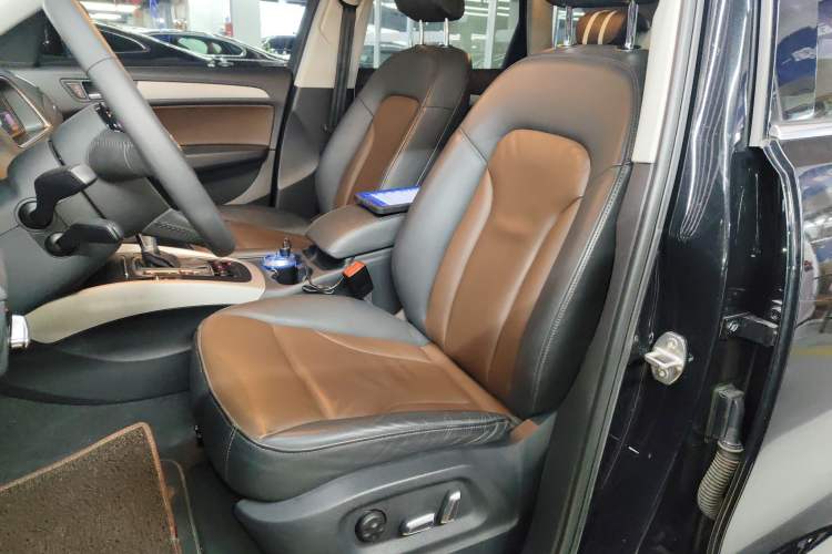 Used Audi Q5 2017 Plus 40 TFSI Ambition Model Left Front Seat