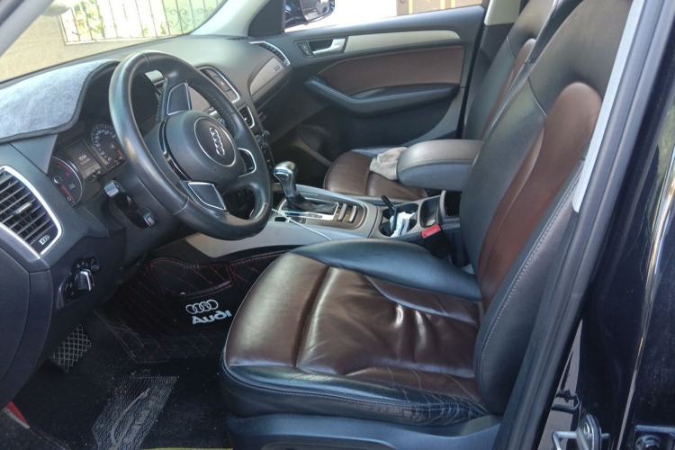 Used Audi Q5 2017 Plus 40 TFSI Ambition Model Left Front Seat