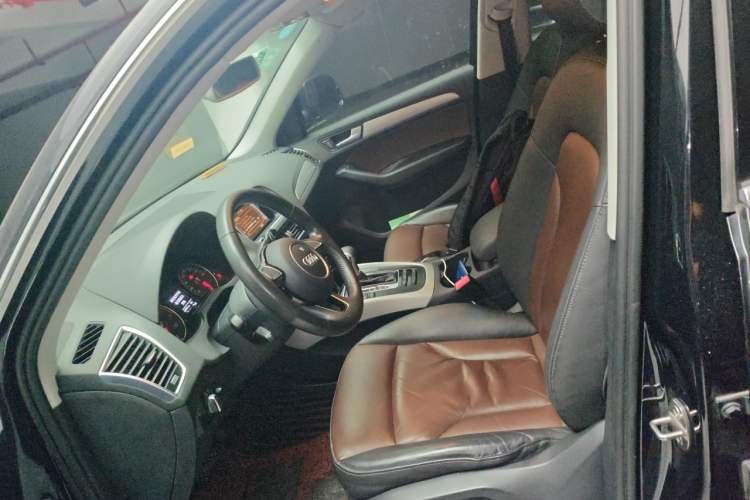 Used Audi Q5 2017 Plus 40 TFSI Ambition Model Left Front Seat
