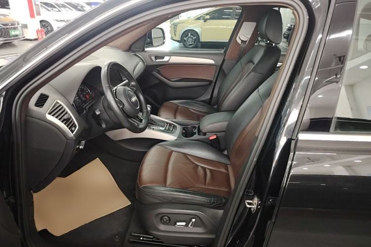 Used Audi Q5 2017 Plus 40 TFSI Ambition Model Left Front Seat