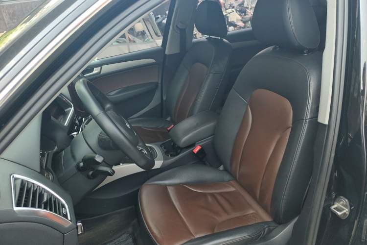 Used Audi Q5 2017 Plus 40 TFSI Ambition Model Left Front Seat
