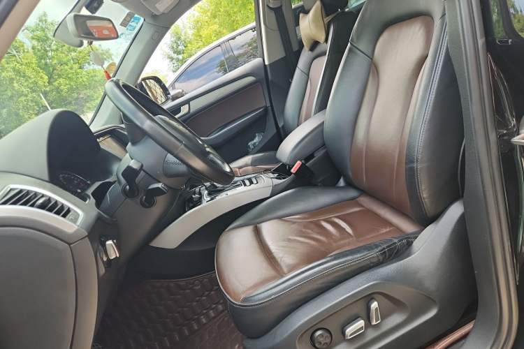 Used Audi Q5 2017 Plus 40 TFSI Ambition Model Left Front Seat