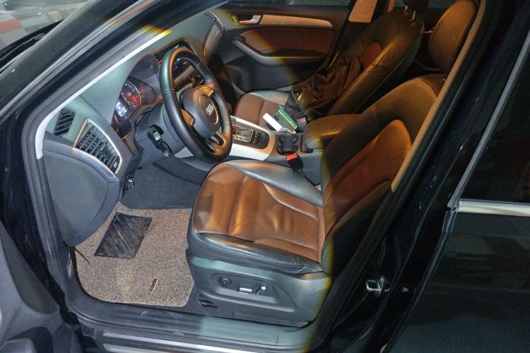 Used Audi Q5 2017 Plus 40 TFSI Ambition Model Left Front Seat