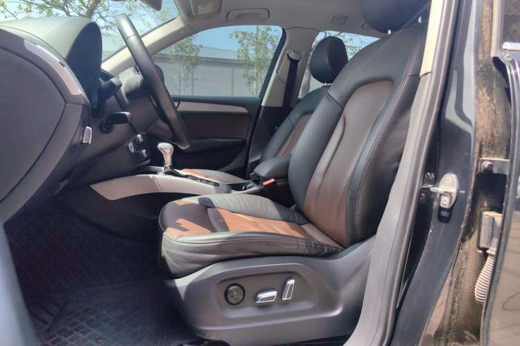 Used Audi Q5 2017 Plus 40 TFSI Ambition Model Left Front Seat