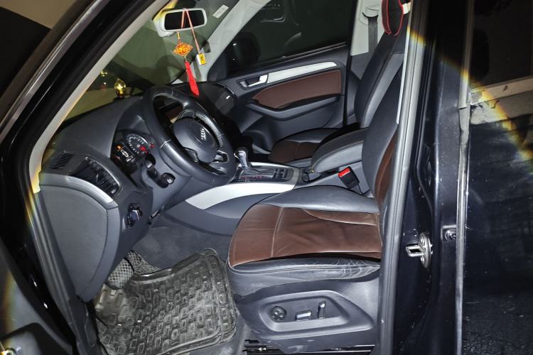 Used Audi Q5 2017 Plus 40 TFSI Ambition Model Left Front Seat