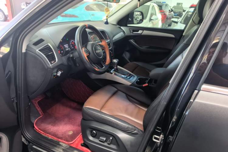 Used Audi Q5 2017 Plus 40 TFSI Ambition Model Left Front Seat