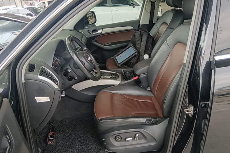 Used Audi Q5 2017 40 TFSI Ambition Edition Left Front Seat