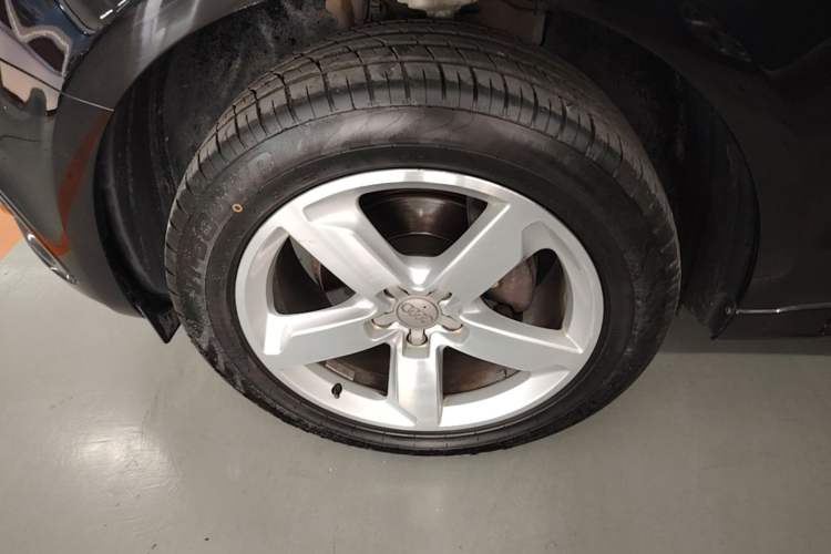 Used Audi Q5 2017 Plus 40 TFSI Ambition Model Left Front Wheel Hub
