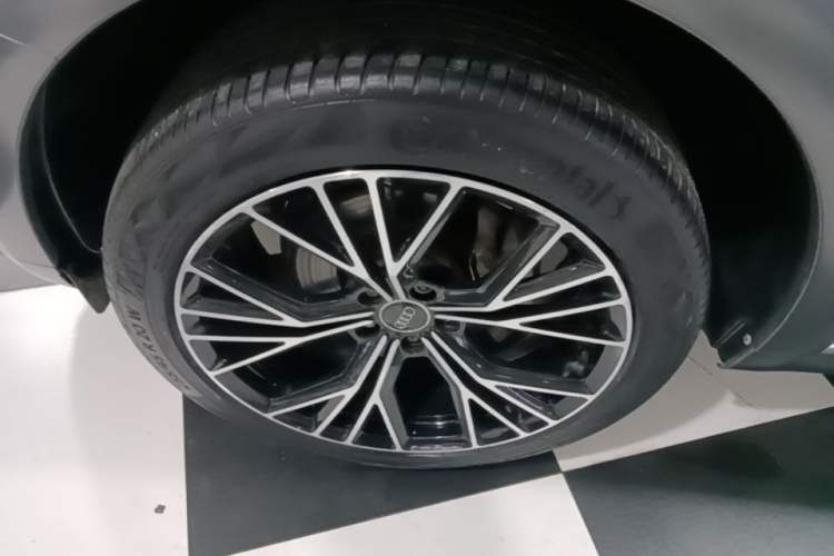 Used Audi Q5 2017 Plus 40 TFSI Technology Model Left Front Wheel Hub