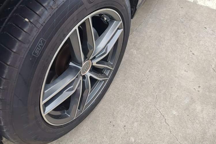 Used Audi Q5 2017 40 TFSI Ambition Edition Left Front Wheel Hub