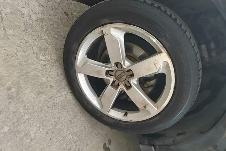 Used Audi Q5 2017 40 TFSI Ambition Edition Left Front Wheel Hub