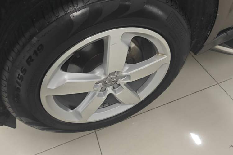 Used Audi Q5 2017 40 TFSI Ambition Edition Left Front Wheel Hub