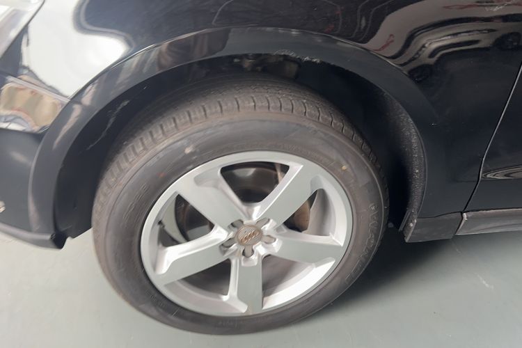 Used Audi Q5 2017 40 TFSI Ambition Edition Left Front Wheel Hub